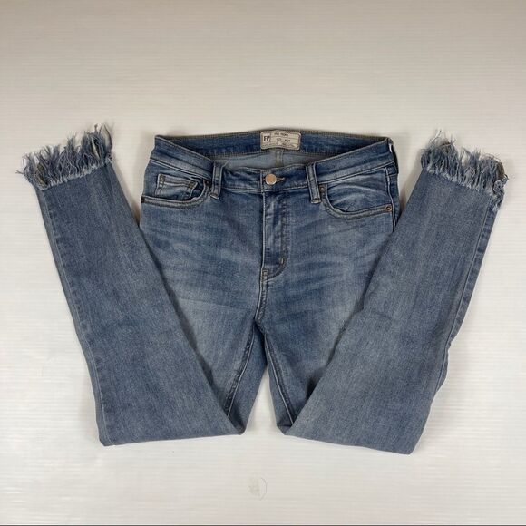 Free People Skinny Jeans Frayed Raw Distressed Women’s Size 27 Blue - Picture 2 of 10